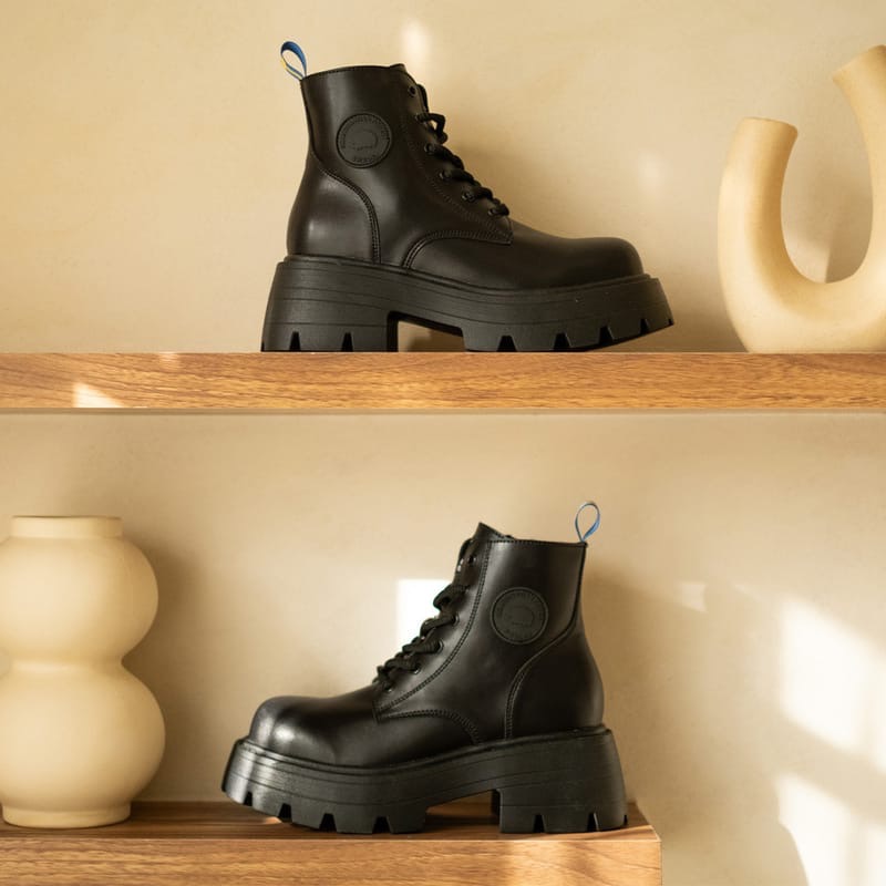 𝗖𝗵𝗼𝗼𝗦𝗵𝗼𝗽➜ 北歐小刺蝟-酷萌搖滾．厚底圓頭側拉鍊綁帶皮革中筒靴-細節圖5