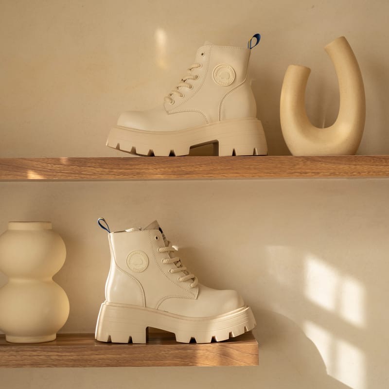 𝗖𝗵𝗼𝗼𝗦𝗵𝗼𝗽➜ 北歐小刺蝟-酷萌搖滾．厚底圓頭側拉鍊綁帶皮革中筒靴-細節圖6