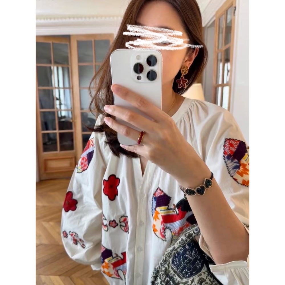 法式復古趣味貼布刺繡V領上衣-細節圖3