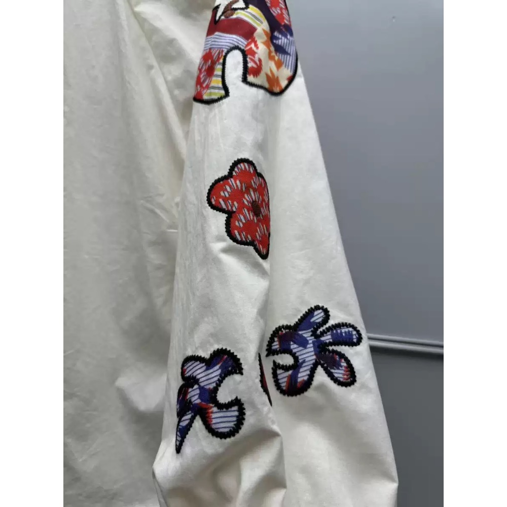 法式復古趣味貼布刺繡V領上衣-細節圖8