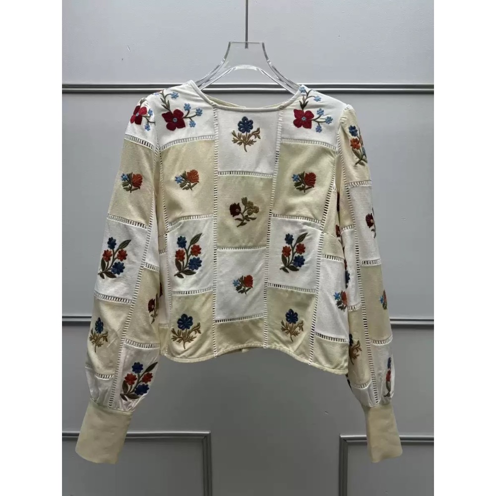 秋冬法式輕奢優雅刺繡鏤空圓領拼接撞色上衣-細節圖5