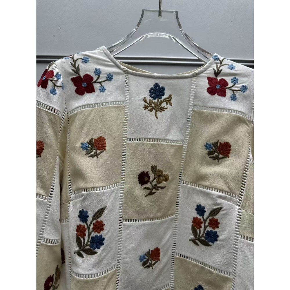 秋冬法式輕奢優雅刺繡鏤空圓領拼接撞色上衣-細節圖6