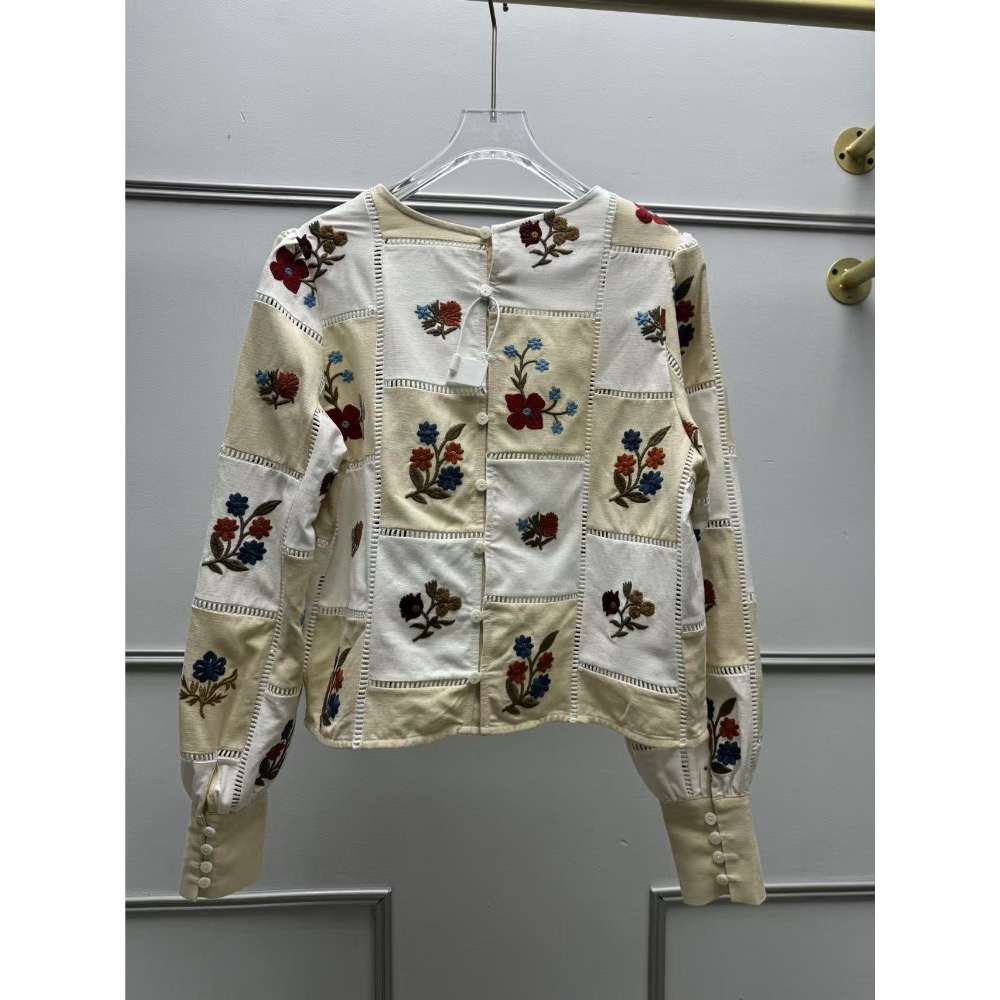 秋冬法式輕奢優雅刺繡鏤空圓領拼接撞色上衣-細節圖8