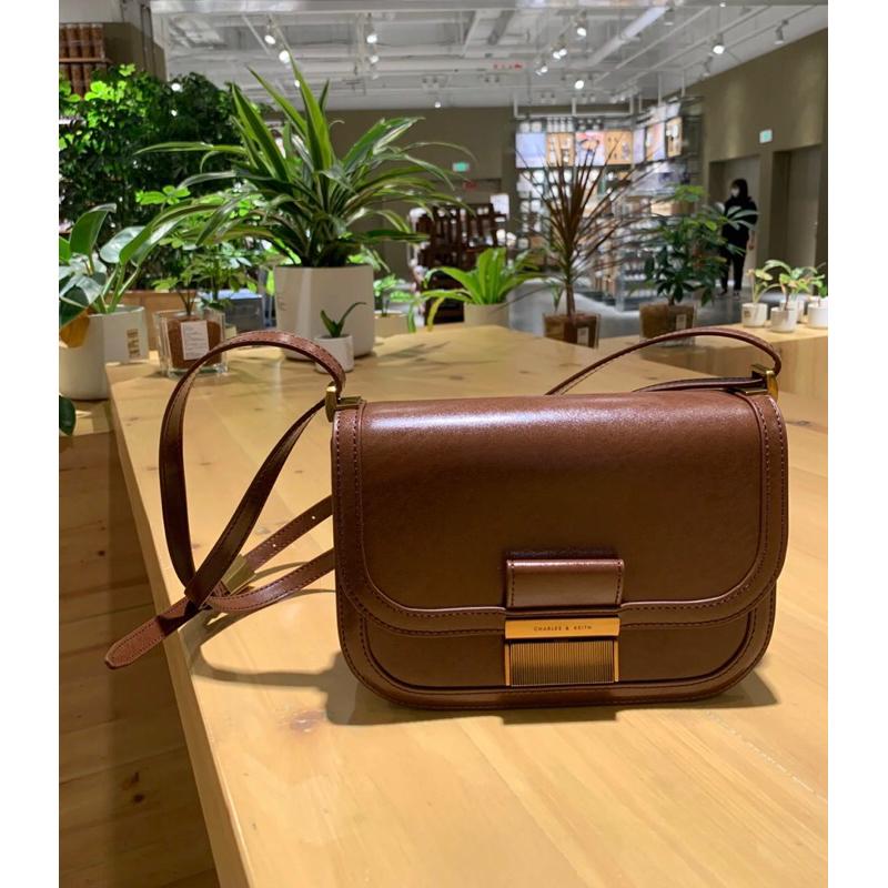 【24H快速出貨】🛍 ANNA代購💜新加坡品牌小CK保證正品代購 附紙袋 侯佩岑咖啡色款-細節圖5