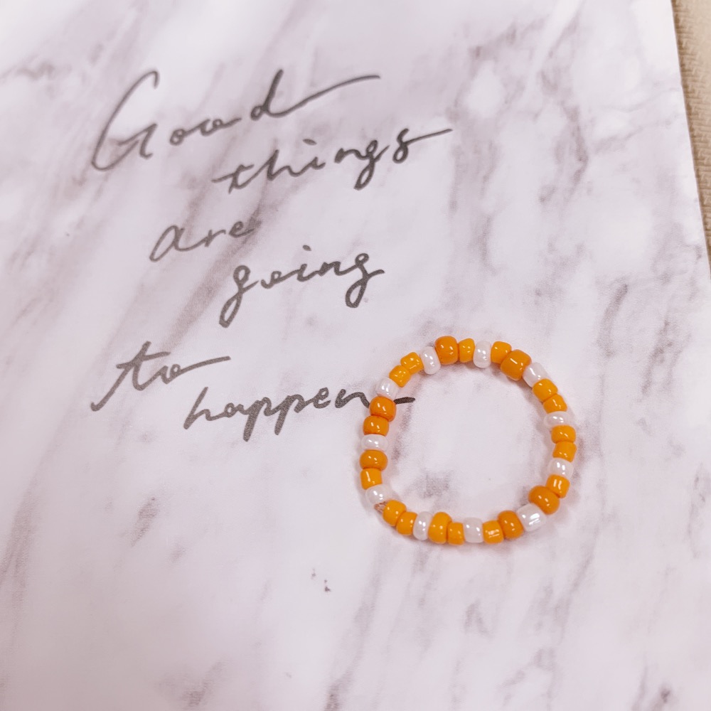 ￼小米珠戒指 串珠戒指 多巴胺珠珠戒指 素圈百搭戒指 手工串珠戒指-規格圖9