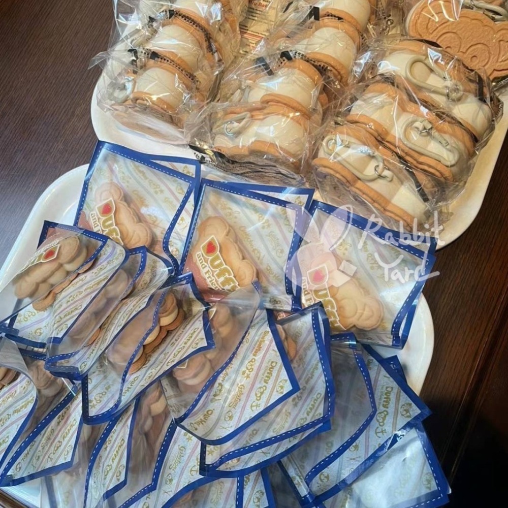 現貨秒出 東京迪士尼海洋 Disney 樂園 達菲家族 拉鍊收納包 零錢包 仿真 夾心餅乾 糖果罐 餅乾造型 週邊 餐廳-細節圖4