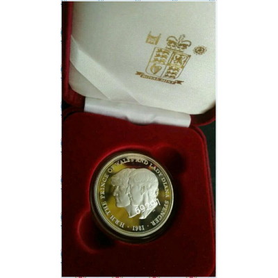 售3990元~1981年黛安娜王妃25週年婚禮銀幣，銀幣，幣，錢幣，收藏，紀念幣，幣~黛安娜王妃婚禮銀幣~重28.3公克