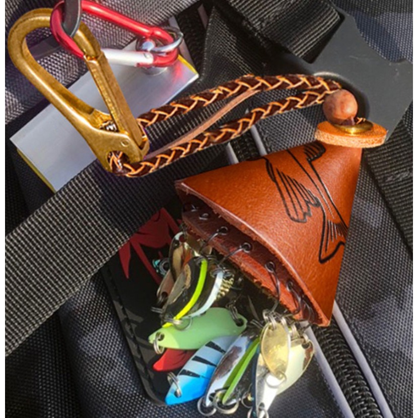 ~子甄彣璟~馬口亮片鈴鐺包 路亞餌 鐵板 亮片 收納包 鈴鐺包 牛皮手工制作 亮片掛餌器 假餌鑰匙包-細節圖3