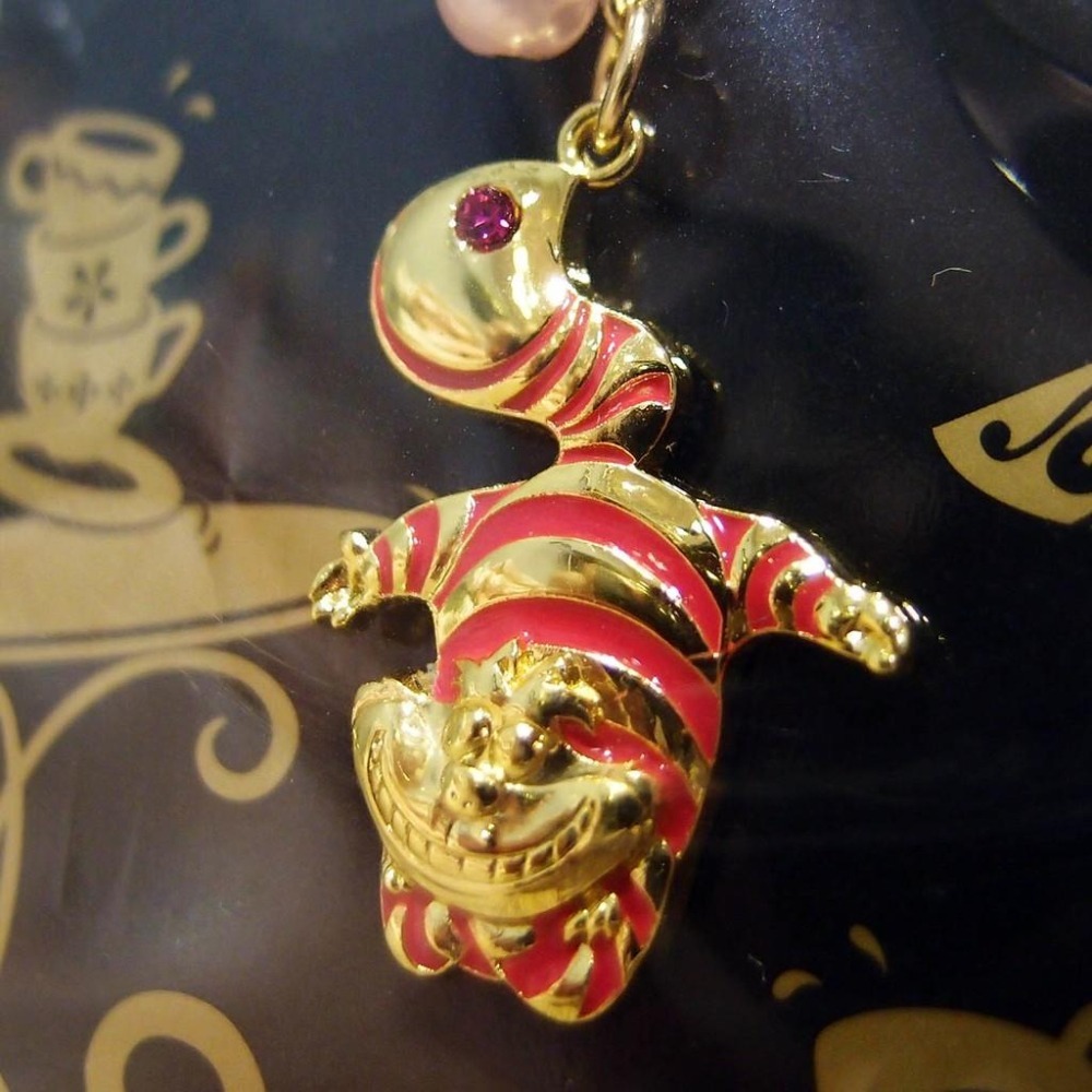 「特價 東京迪士尼 愛麗絲 夢遊仙境 ALICE 金屬 手機吊飾 三件套組 」 ★ Zammu日本雜貨-細節圖3