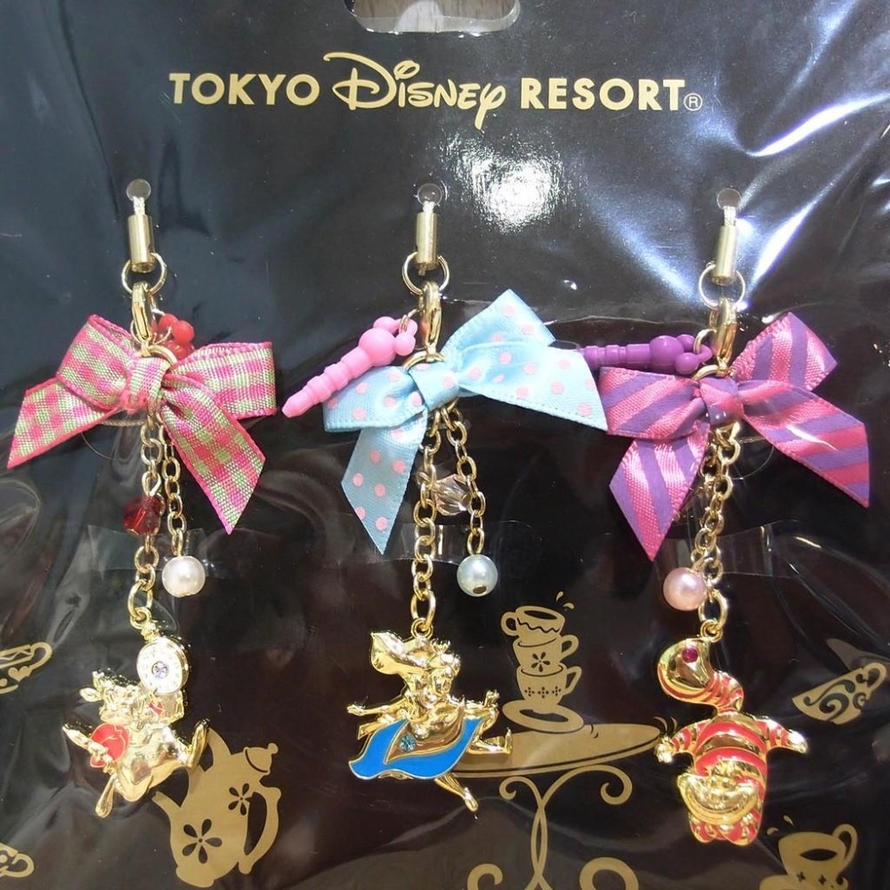 「特價 東京迪士尼 愛麗絲 夢遊仙境 ALICE 金屬 手機吊飾 三件套組 」 ★ Zammu日本雜貨-細節圖4