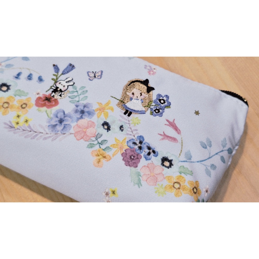 「 Fairy Tale 加藤真治 愛麗絲 夢遊仙境 刺繡 筆袋 鉛筆袋 文具收納 筆具收納 」★ Zammu日本雜貨-細節圖2