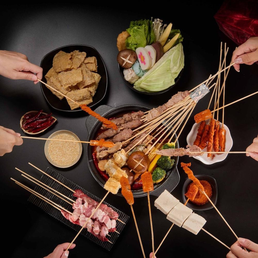 【名廚美饌】麻辣串串鍋(麻辣鍋底1500g+肉串300g+乾蝶粉8g)-細節圖3