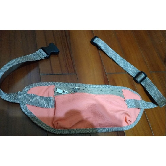 全新 USIG 多層式環保腰包 台聚 台灣製 拉錬腰包 霹靂包 腰包 胸包 可調長度 隨身包 仿皮高質感    材質：使-細節圖2