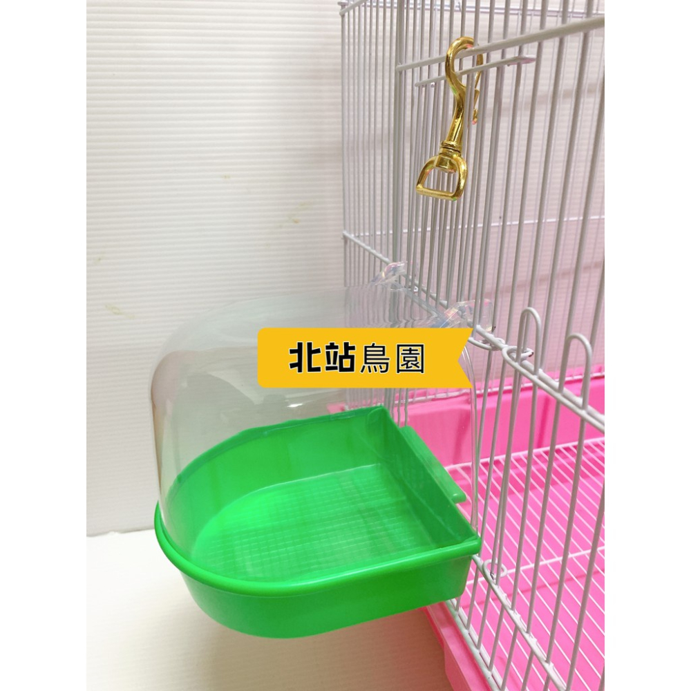 <北站鳥園>中小型鸚鵡塑膠外掛澡盆 / 寵物鳥、鸚鵡用 / 日用品 / 清潔沐浴 / 顏色隨機出貨-細節圖4