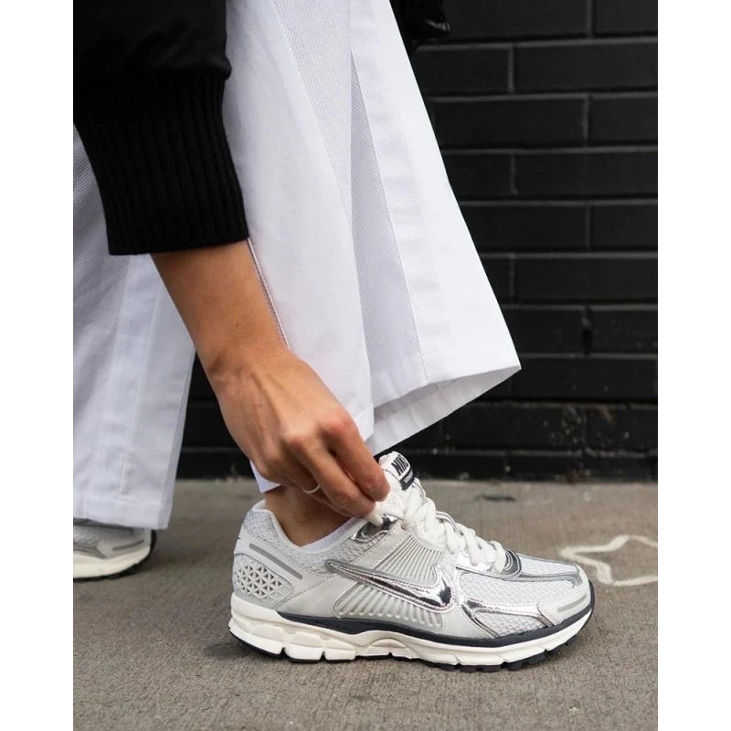 👟NIKE Zoom Vomero 5 Photon Dust and Metallic Silver光子塵埃和金屬銀-細節圖10