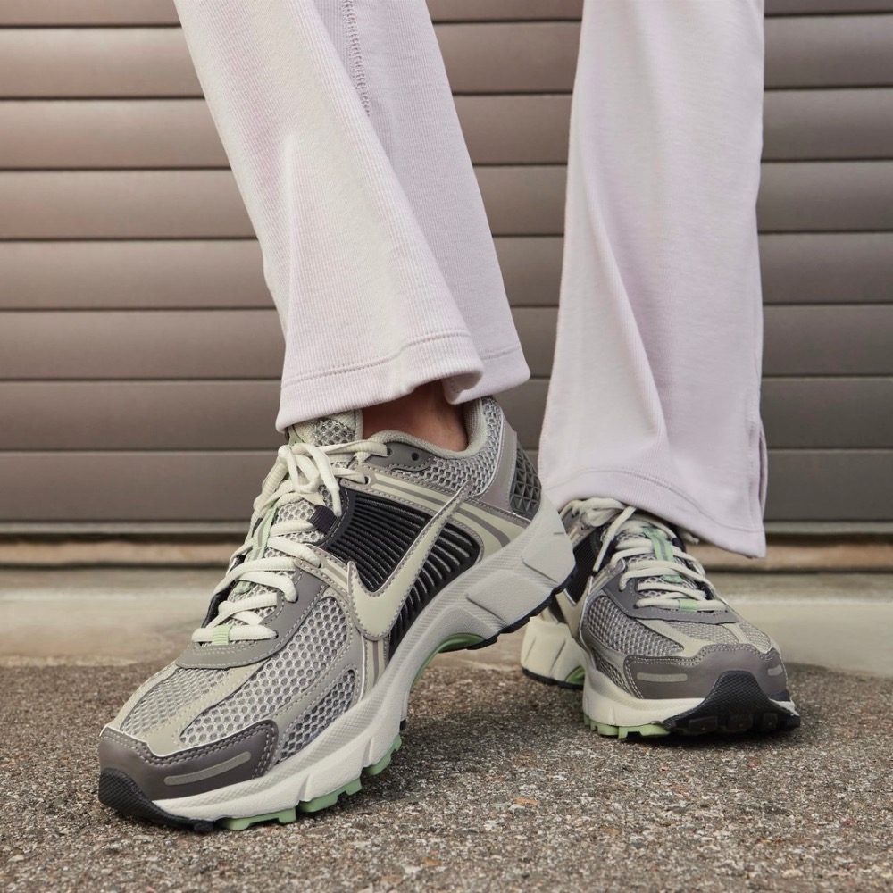 👟NIKE Zoom Vomero 5 Cobblestone and Flat Pewter鵝卵石和扁平錫鑞｜灰褐色-細節圖9