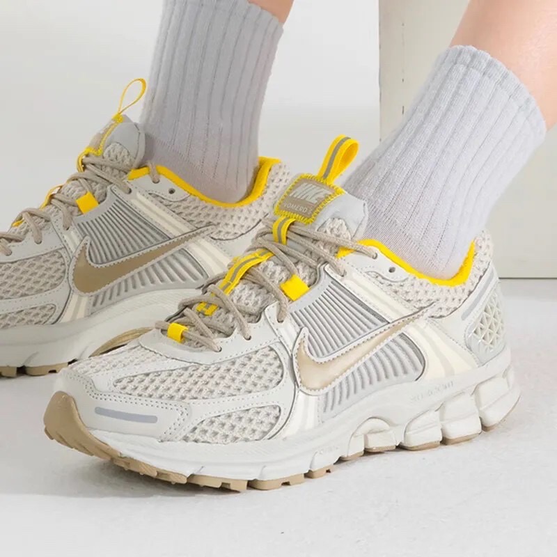 👟NIKE Zoom Vomero 5 Light Bone Yellow骨白黃色｜淺灰黃｜灰黃｜燕麥牛奶｜運動鞋-細節圖2