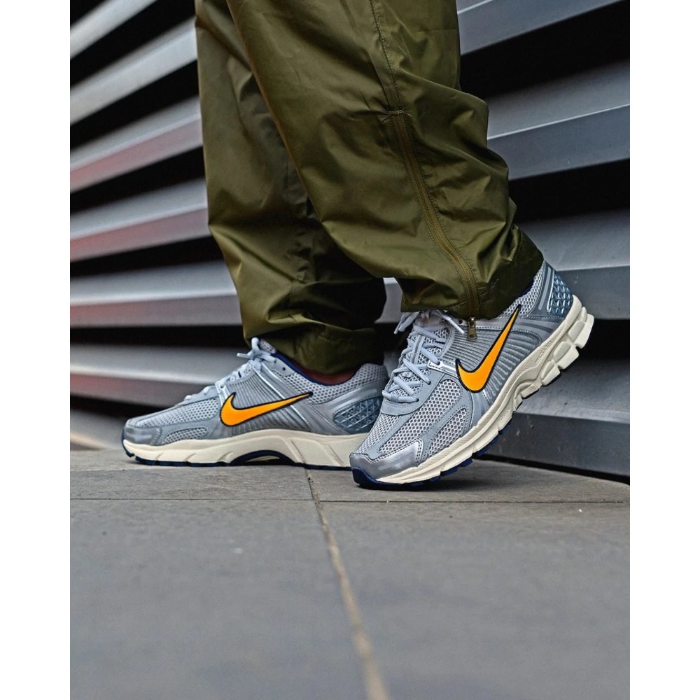 👟NIKE Zoom Vomero 5 Pure Platinum and Laser Orange純鉑金和雷射橙｜雷-細節圖5