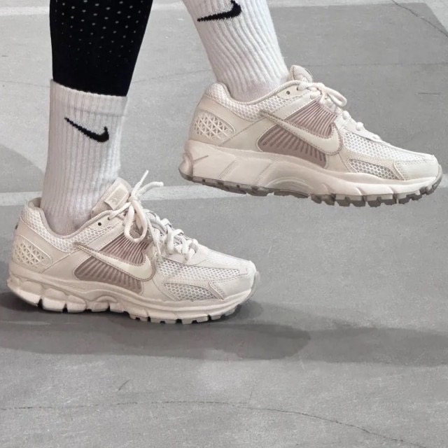 👟NIKE Zoom Vomero 5 Tan/Sail船帆白｜杏色｜奶茶色｜米白｜米杏｜焦糖｜運動鞋｜休閒鞋｜復古｜-細節圖4