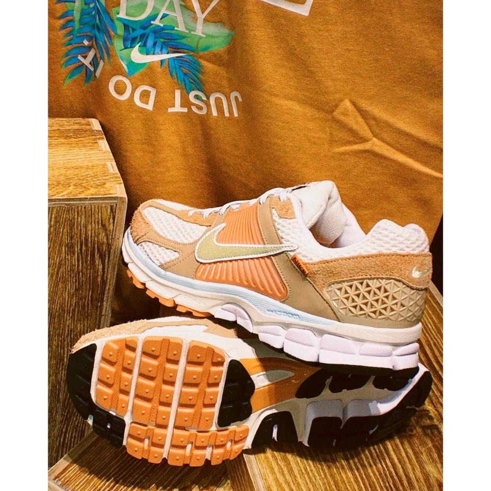 👟NIKE Zoom Vomero 5 HAVE A NIKE DAY｜橘棕｜綠勾｜運動鞋｜休閒鞋｜復古｜百搭神鞋-細節圖5