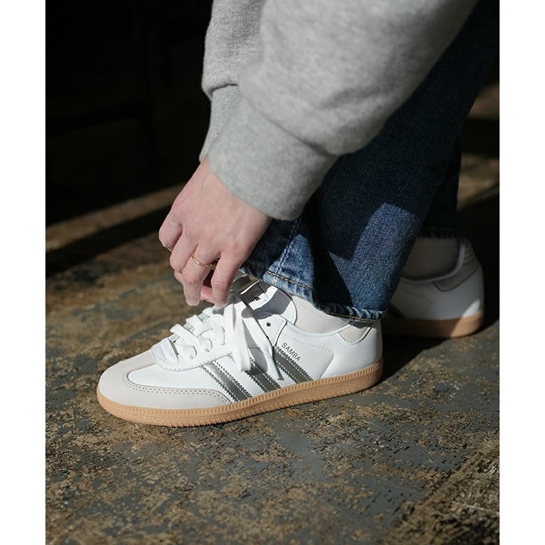 👟adidas SAMBA OG  休閒鞋 JI2725 銀白色｜白色｜銀色｜灰色｜奶茶底｜皮革｜麂皮｜平底鞋｜德訓鞋-細節圖5