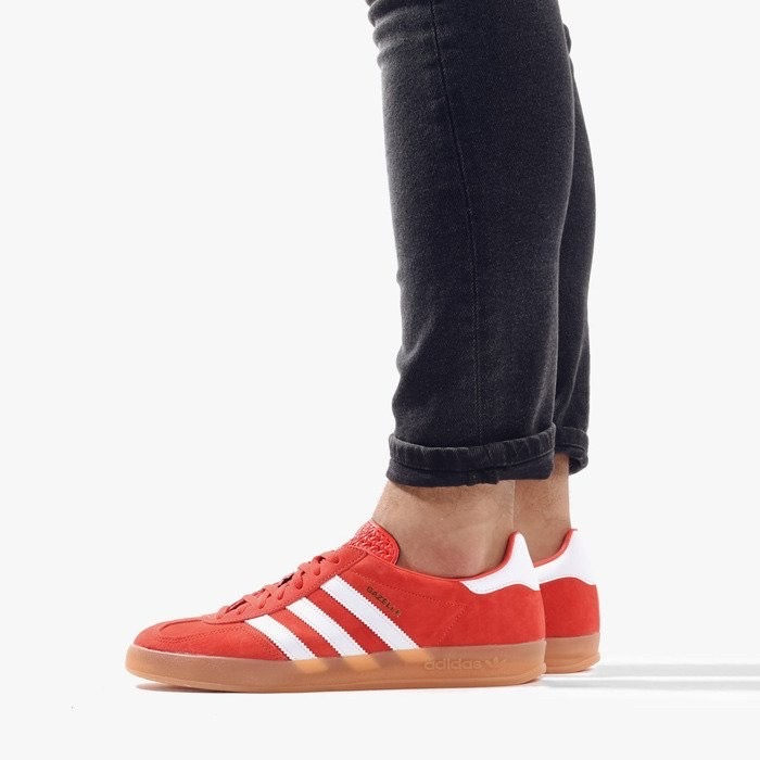 👟adidas GAZELLE INDOOR  休閒鞋 HQ8718 紅白色｜紅色｜白色｜焦糖底｜皮革｜麂皮｜平底鞋｜-細節圖2