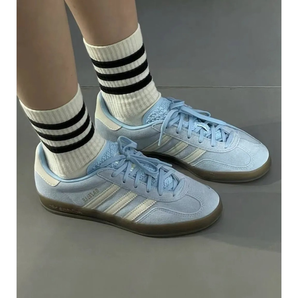 👟adidas GAZELLE INDOOR  休閒鞋 JI2717 莫蘭迪藍｜淺藍色｜天空藍｜藍白色｜白色｜焦糖底｜-細節圖2