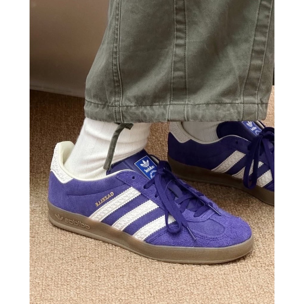 👟adidas GAZELLE INDOOR  休閒鞋 IF1806 紫白色｜紫色|白色｜焦糖底｜皮革｜麂皮｜平底鞋｜-細節圖3