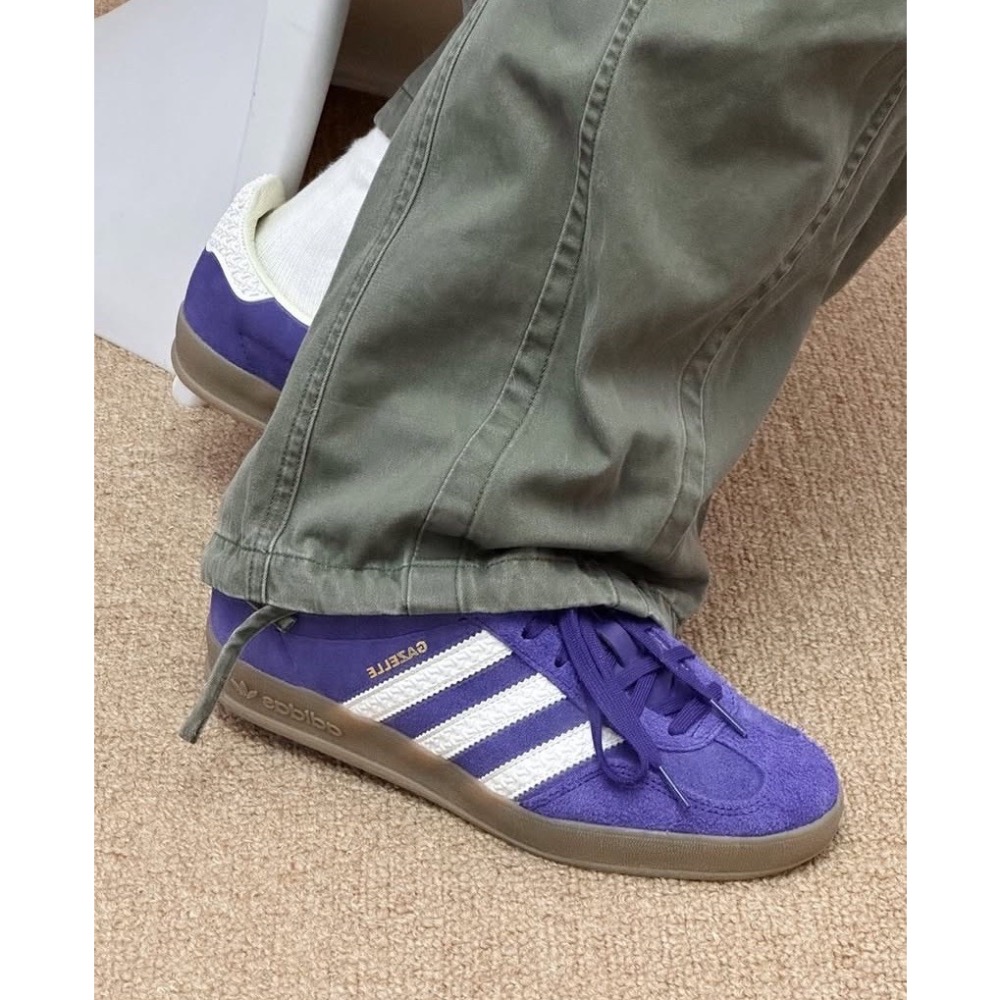 👟adidas GAZELLE INDOOR  休閒鞋 IF1806 紫白色｜紫色|白色｜焦糖底｜皮革｜麂皮｜平底鞋｜-細節圖4