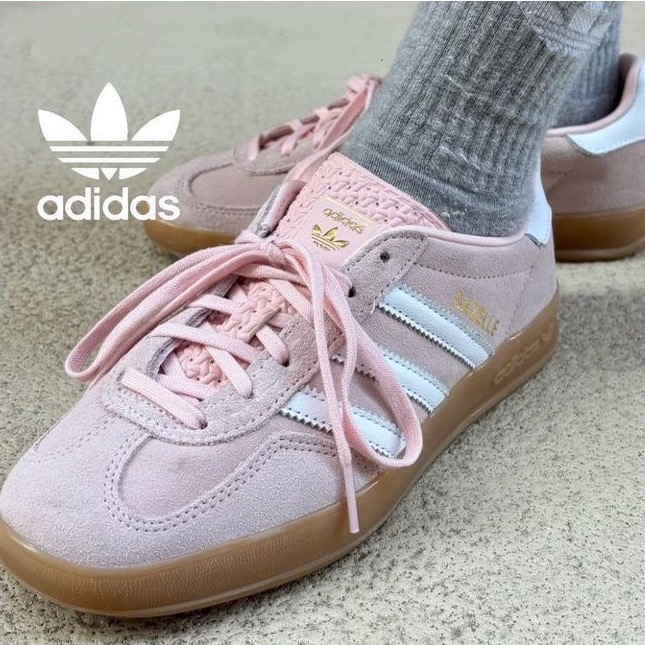 👟adidas GAZELLE INDOOR  休閒鞋 IH5484 粉白色｜粉紅色｜白色｜焦糖底｜皮革｜麂皮｜平底鞋-細節圖2