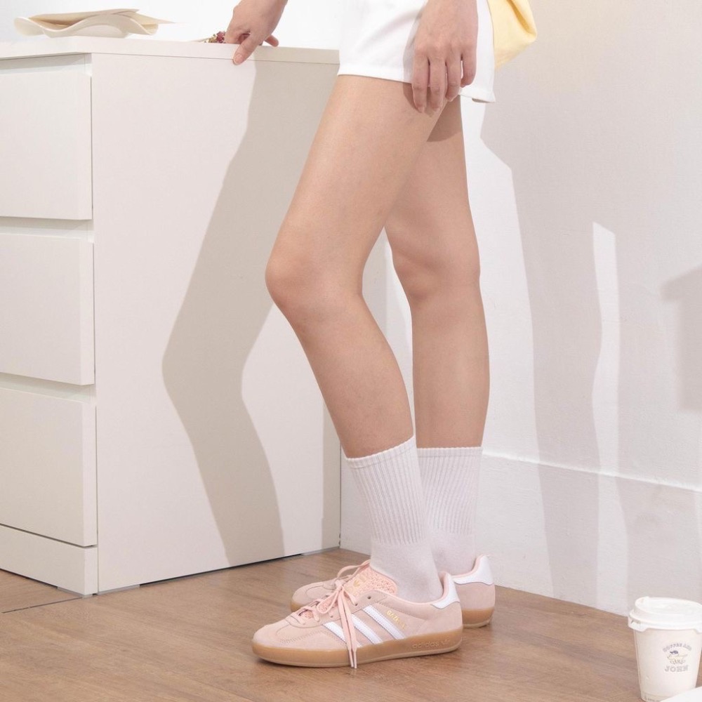 👟adidas GAZELLE INDOOR  休閒鞋 IH5484 粉白色｜粉紅色｜白色｜焦糖底｜皮革｜麂皮｜平底鞋-細節圖3