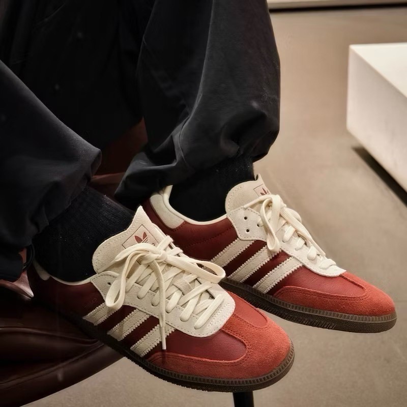 👟adidas SAMBA OG  休閒鞋 紅白色｜紅色｜奶油色｜咖啡底｜皮革｜麂皮｜平底鞋｜男女通用款鞋-細節圖3