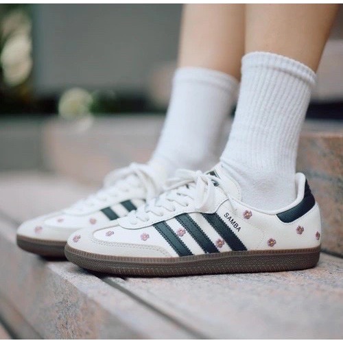 👟adidas Samba OG 休閒鞋 白黑色｜白色｜黑色｜咖啡底｜刺繡｜紫色小花｜皮革｜麂皮｜平底鞋｜女款鞋-細節圖6