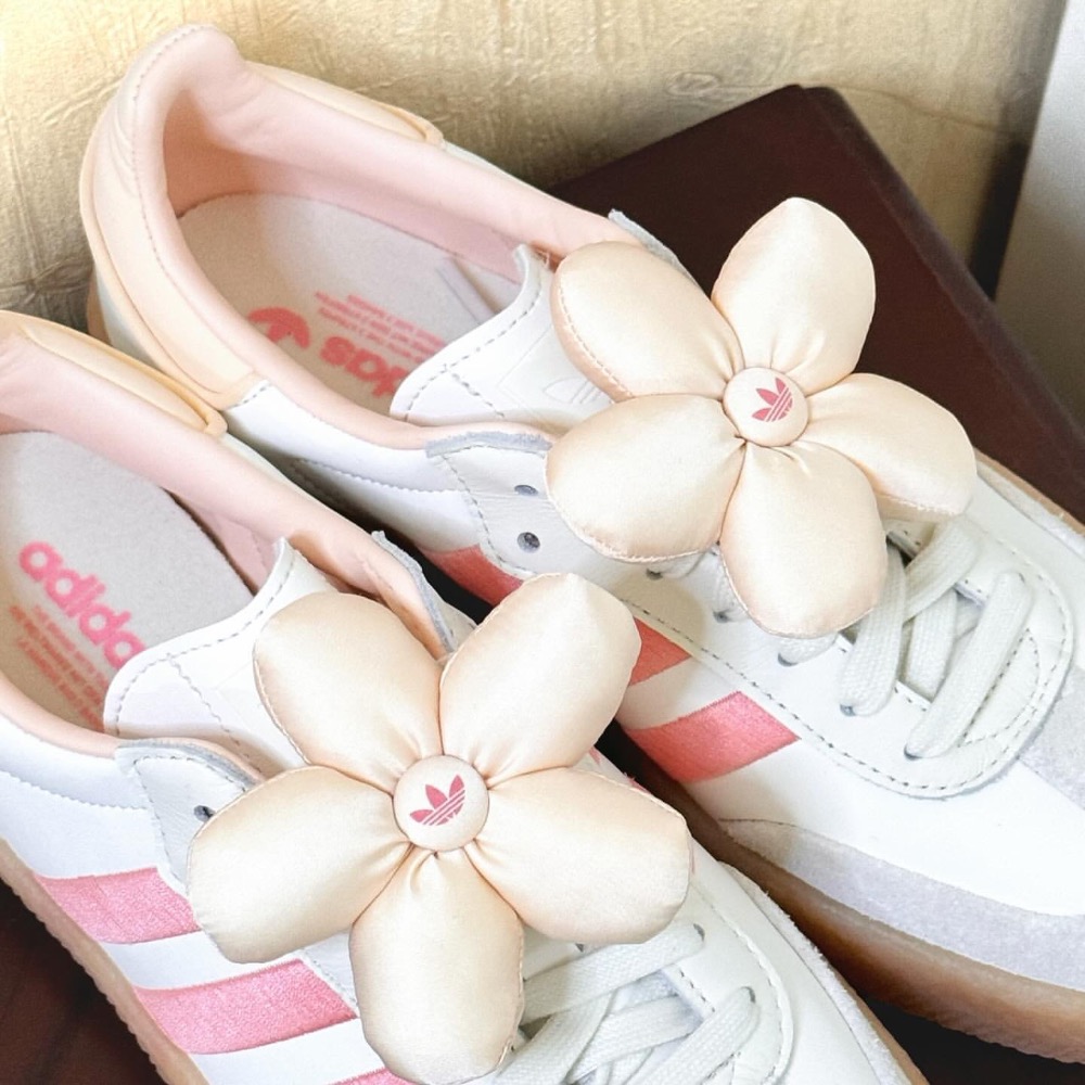 👟adidas Sambae休閒鞋 橙白色｜葡萄柚橘｜淺橘色｜白色｜灰色｜焦糖底｜花朵｜刺繡｜厚底｜皮革｜麂皮｜平底鞋-細節圖4