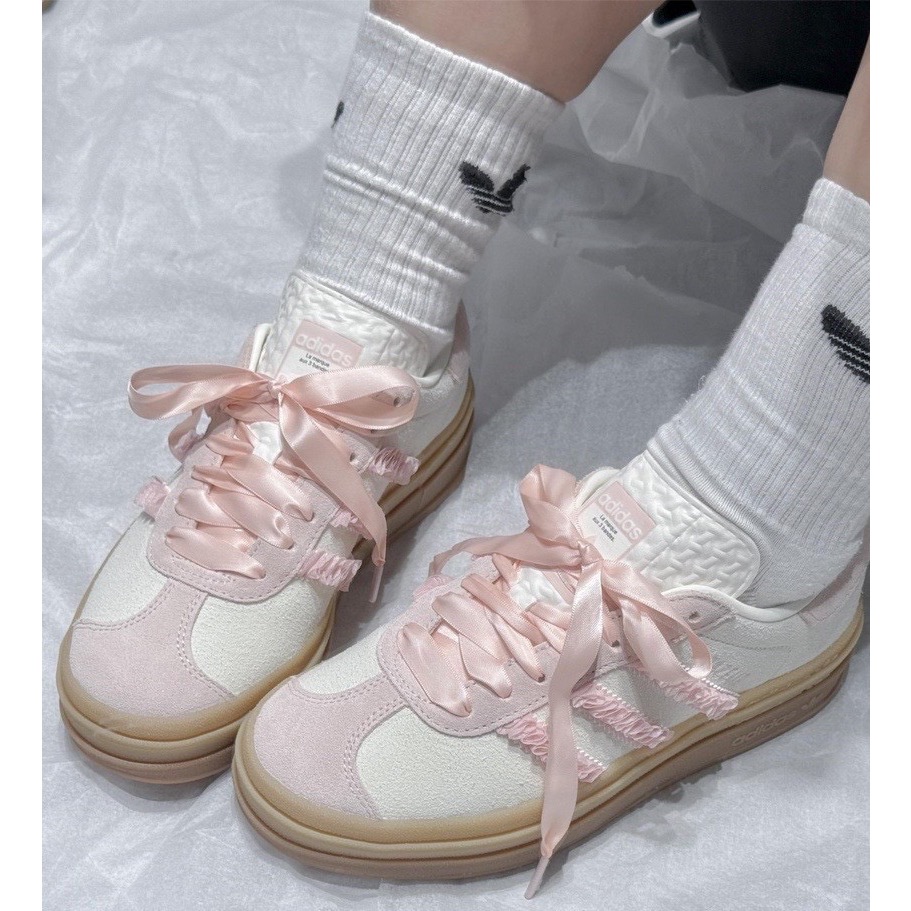 👟adidas GAZELLE BOLD休閒鞋 奶油櫻花粉色｜奶油色｜櫻花粉｜粉紅色｜焦糖底｜緞帶｜麂皮｜厚底｜平底鞋-細節圖4