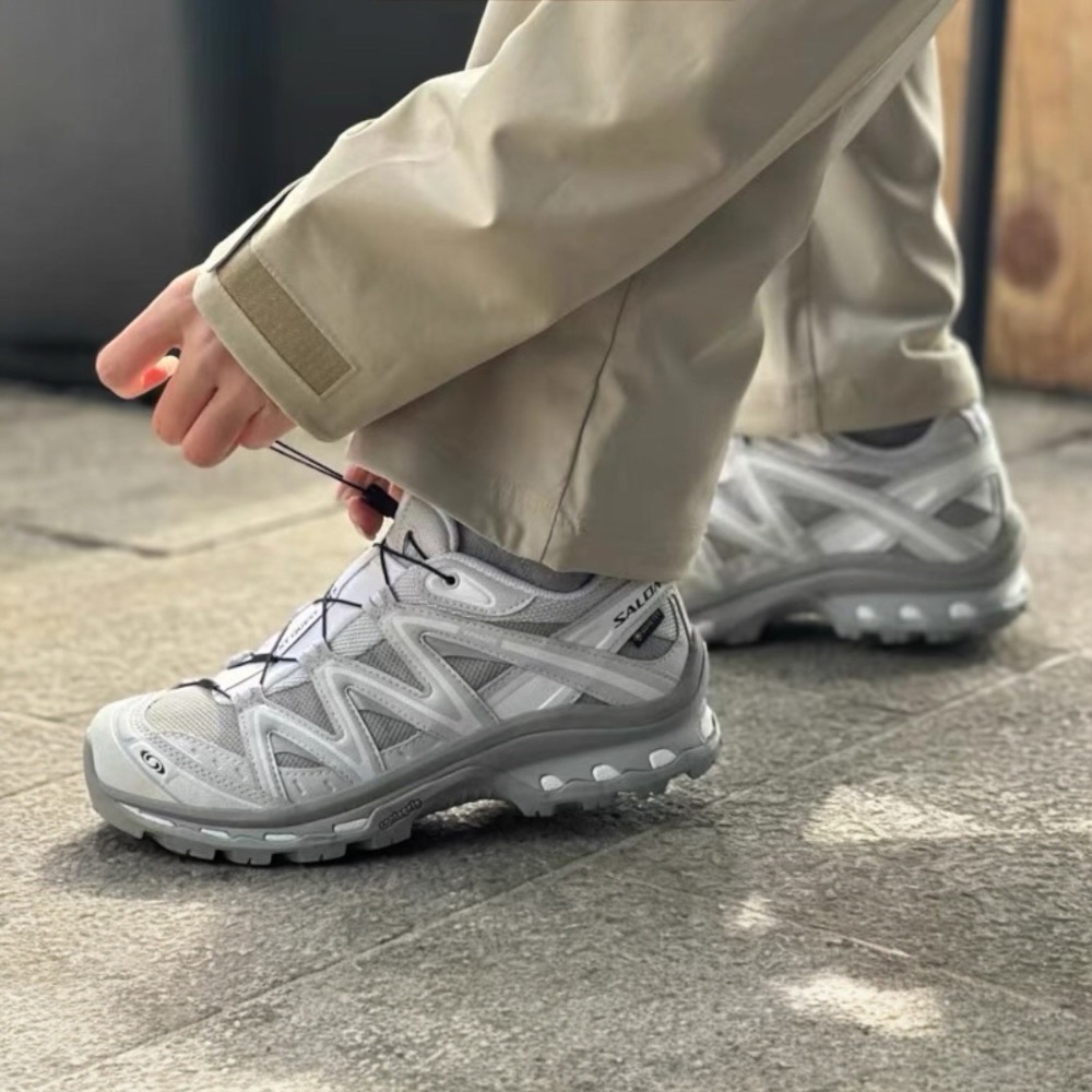 👟 Salomon XT-Quest GTX 越野登山鞋 白灰色｜白色｜灰色｜網眼布鞋面｜防潑水｜運動鞋 男女通用款鞋-細節圖2