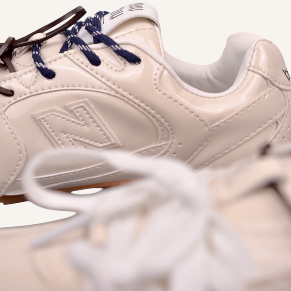 👟New Balance530 x Miu Miu 聯名款粉膚色亮面皮革拼接運動休閒皮鞋 ｜牛皮｜漆皮｜情侶款｜休閒｜-細節圖4