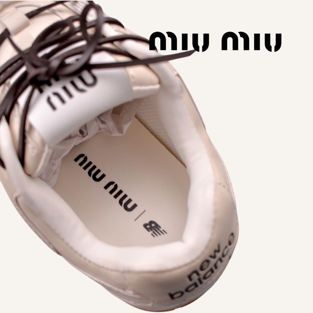 👟New Balance530 x Miu Miu 聯名款粉膚色亮面皮革拼接運動休閒皮鞋 ｜牛皮｜漆皮｜情侶款｜休閒｜-細節圖9