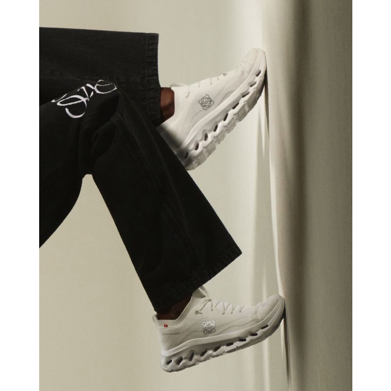 👟On 昂跑Cloudtilt x Loewe 聯名跑鞋｜聯乘｜雲朵跑鞋｜跑步鞋｜運動鞋｜休閒鞋｜緩衝減震｜全白色｜白-細節圖9