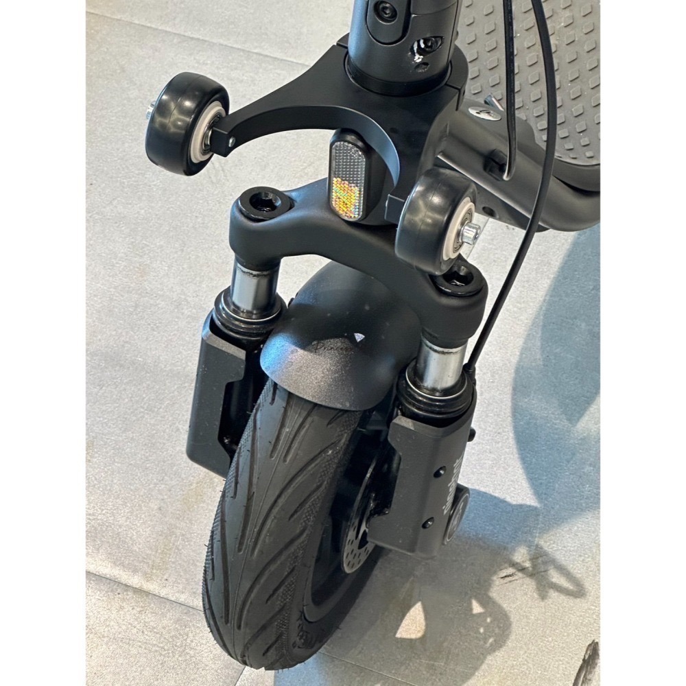 [卡樂]電動滑板車有反光片版專用站立推行輔助輪支架 僅適用型號F2    D38U系列有前反光片MIT-細節圖2