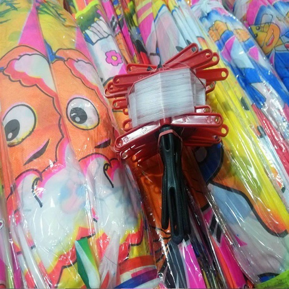 出清特價《多款彩色風箏》隨機色出貨 手板線 彩繪風箏 三角風箏 卡通 布面 板線 放風箏【飛兒】4-1-47-細節圖5