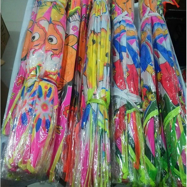 出清特價《多款彩色風箏》隨機色出貨 手板線 彩繪風箏 三角風箏 卡通 布面 板線 放風箏【飛兒】4-1-47-細節圖6