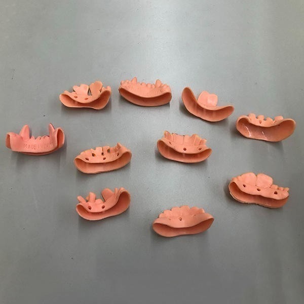 《10個1組 搞怪假牙暴牙》道具 搞笑 搞怪 爆笑假牙齒 暴牙 牙套 缺牙 萬聖節 派對【飛兒】-細節圖2