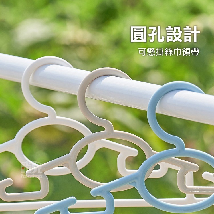 日貨《兒童塑膠衣架 4入》材質耐用 兒童衣架 塑膠衣架 寶寶衣架 小衣架 小物衣架 防滑衣架 凹槽衣架【飛兒】-細節圖4