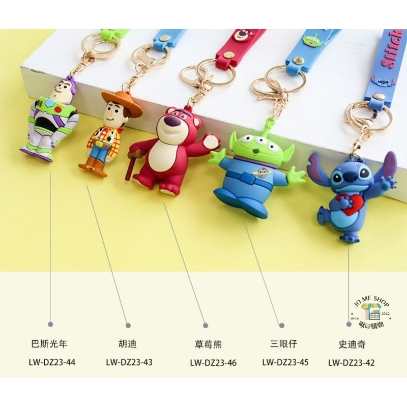 🏰 Disney 正版 迪士尼 玩具總動員 新款 三眼怪 草莓熊 史迪奇 胡迪 巴斯光年 可愛鑰匙圈 吊件-細節圖3