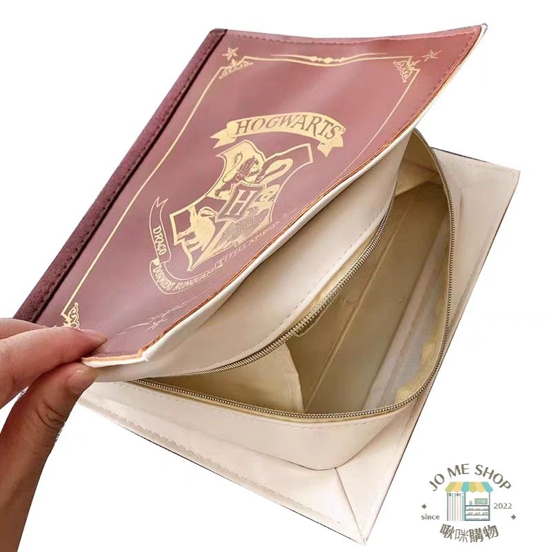 現貨 禮物 🧙‍♂️ 哈利波特 Harry potter 日本 BOOK 限定 書本造型 收納包 化妝包 魔法手拿旅行袋-細節圖2