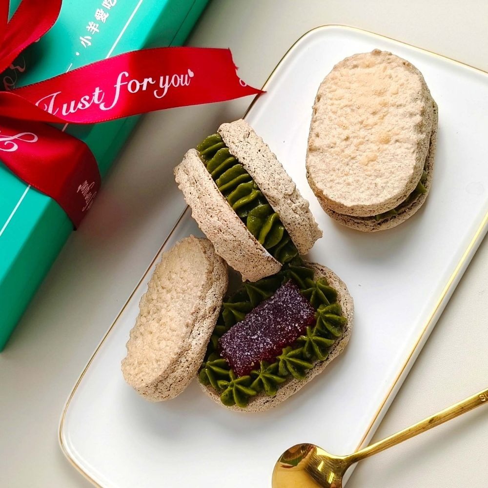 【小羊愛吃甜】達克瓦茲- 芝蔴餅乾/日式抹茶奶醬/法式水果軟糖-玫瑰荔枝覆盆子(5入/盒)-細節圖2