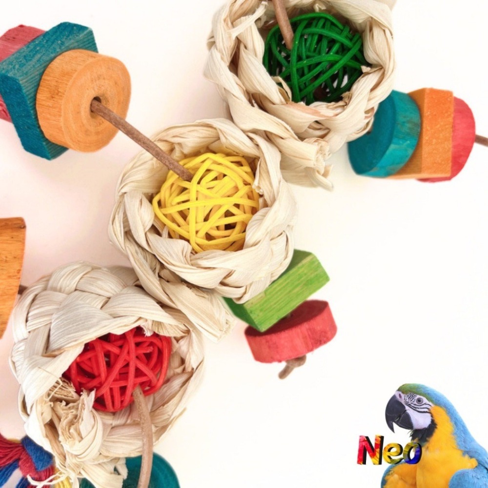 天然啃咬玩具 籐球小勇士 玉米皮 籐球 彩色木片 適合中小型鸚鵡 妮歐小賣部｜鸚鵡用品玩具首選 🚚24H快速出貨-細節圖3