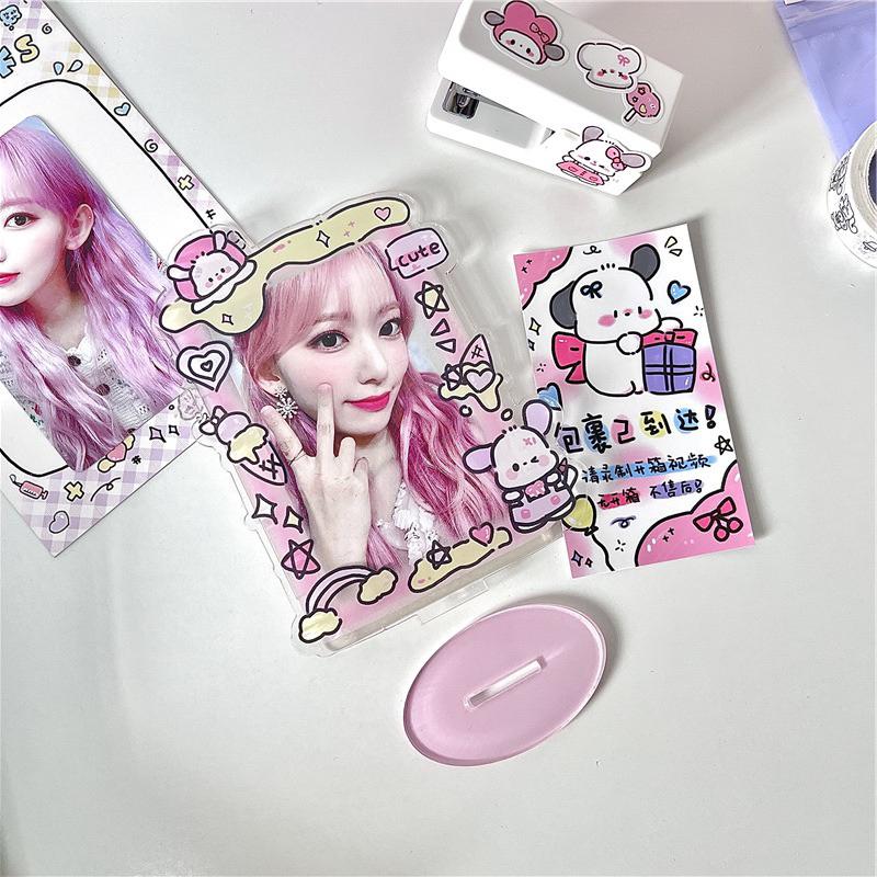 （🆕）原創可愛小狗 塗鴉造型桌面立牌 偶像明星愛豆小卡 壓克力相框插卡立牌 拍立得 桌面展示擺件 追星必備-細節圖2