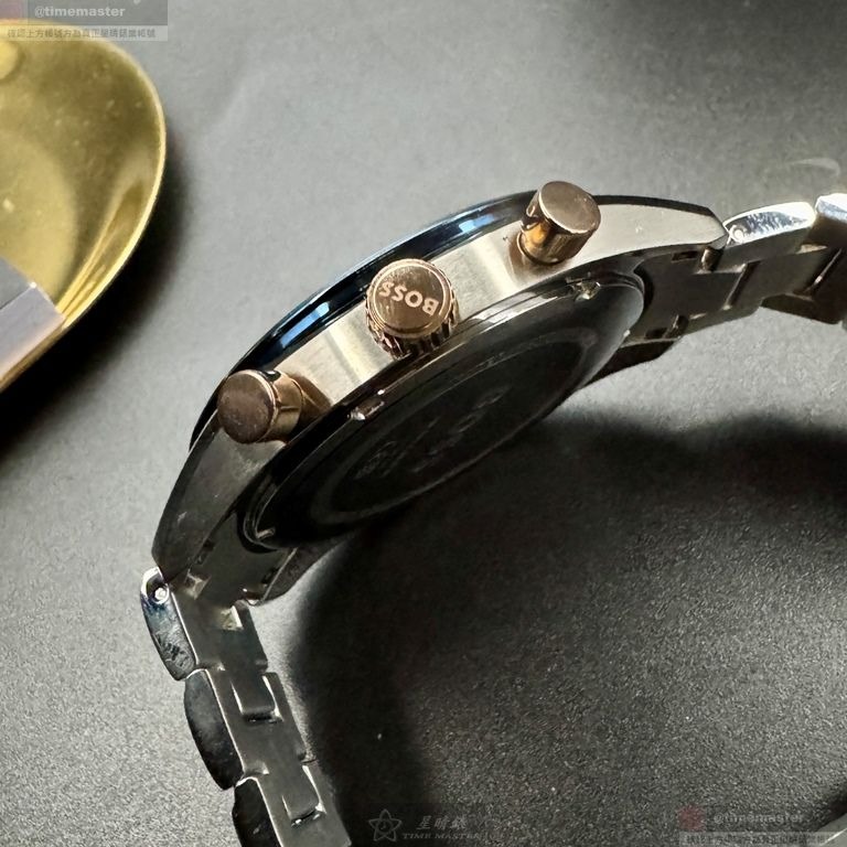 BOSS手錶,編號HB1513937,46mm寶藍圓形精鋼錶殼,寶藍色羅馬數字, 中三針顯示錶面,金銀相間精鋼錶帶款-細節圖7